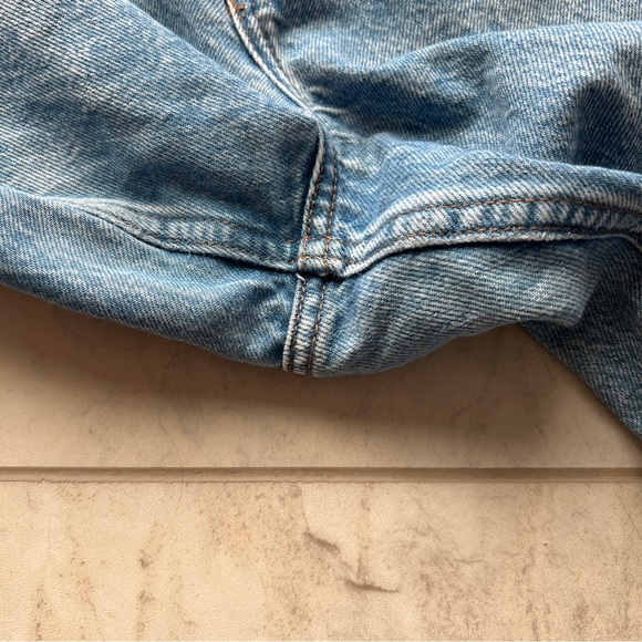 Abercrombie and Fitch High Rise Loose Jean - Picture 4 of 7